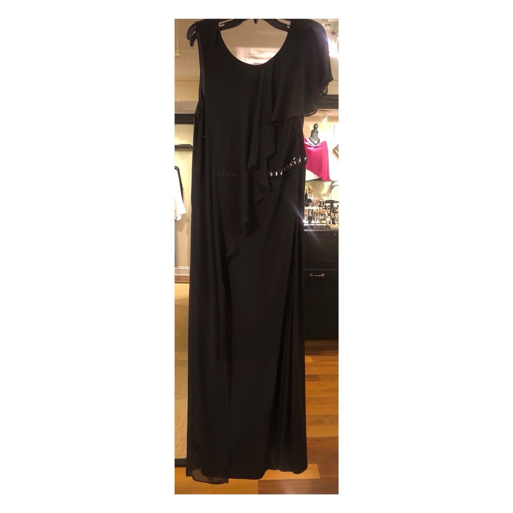 Black sleeveless gown